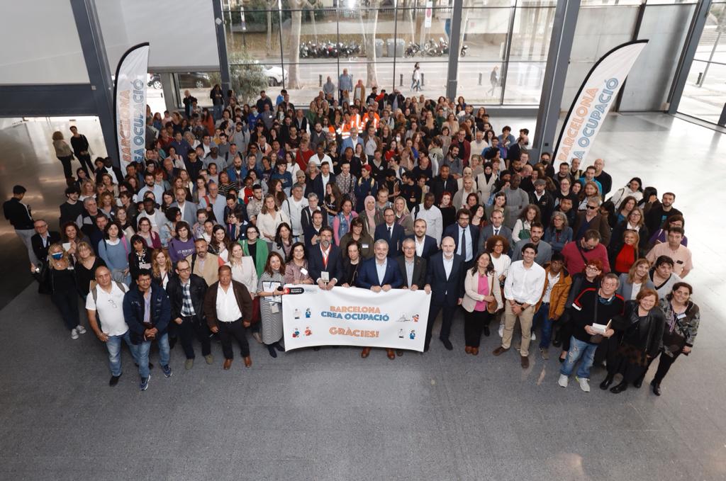 Foto de família a l'acte Barcelona Crea Ocupació