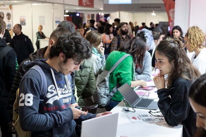 Barcelona Activa organiza actividades y sesiones de networking para personas que buscan trabajo en sectores estratégicos 